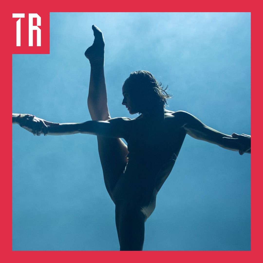 Photo: Pedro Greig A silhouette of a dancer.